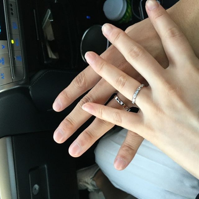 【【閉業】フラー・ジャコー(FURRER-JACOT)の口コミ】 デザインすべてが気に入りました。
ダイヤの入れる面を自由に選択できてよ…