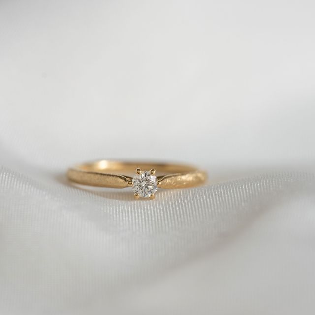 【Cayof(カヨフ)の口コミ】 婚約指輪を色々探していたところInstagramの広告でcayofを知りました。
HP…