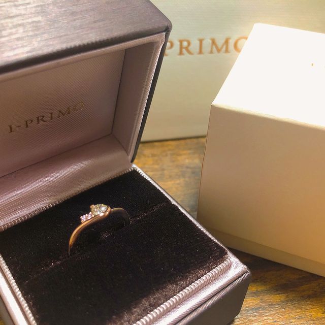 【アイプリモ(I-PRIMO)の口コミ】 シルバーとゴールドの二色のリングの珍しさに一目惚れしました。他のリン…