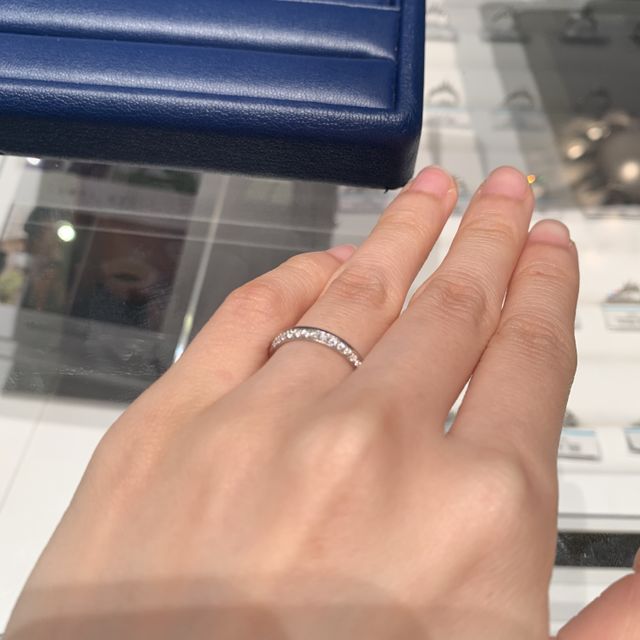 【銀座ダイヤモンドシライシの口コミ】 試着【ブライトプリュマージュ】
上下デザインが分かれていて、つける向き…