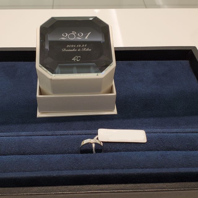 【4℃ BRIDAL(ヨンドシーブライダル)の口コミ】 存在感があるけど控えな感じとスタンダードな感じが良かった。ダイヤモン…