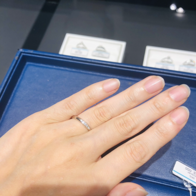 【銀座ダイヤモンドシライシの口コミ】 結婚指輪は普段生活や仕事中に付けていても派手すぎずシンプルで普段使い…