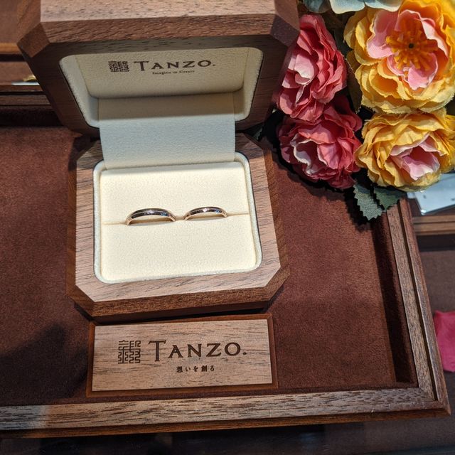【TANZO.(鍛造指輪)の口コミ】 鍛造製法であったことが決め手でした。旦那が製造業であるため、素材や製…