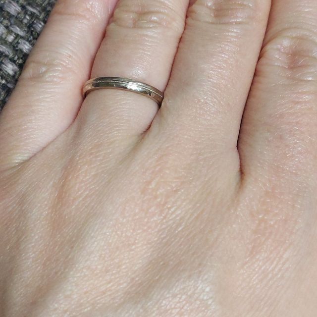 【TANZO.(鍛造指輪)の口コミ】 鍛造製法であったことが決め手でした。旦那が製造業であるため、素材や製…