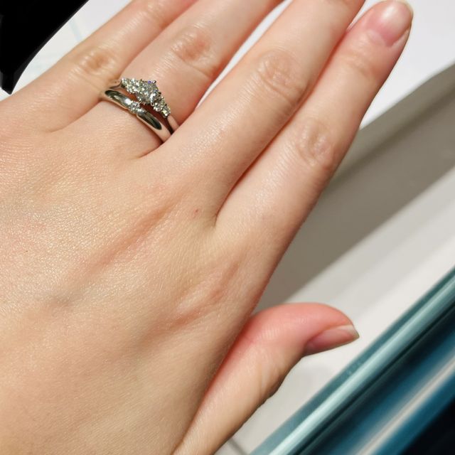 【銀座ダイヤモンドシライシの口コミ】 プラチナ素材で、シンプルでダイヤモンドが一石程度入ってるものを探して…