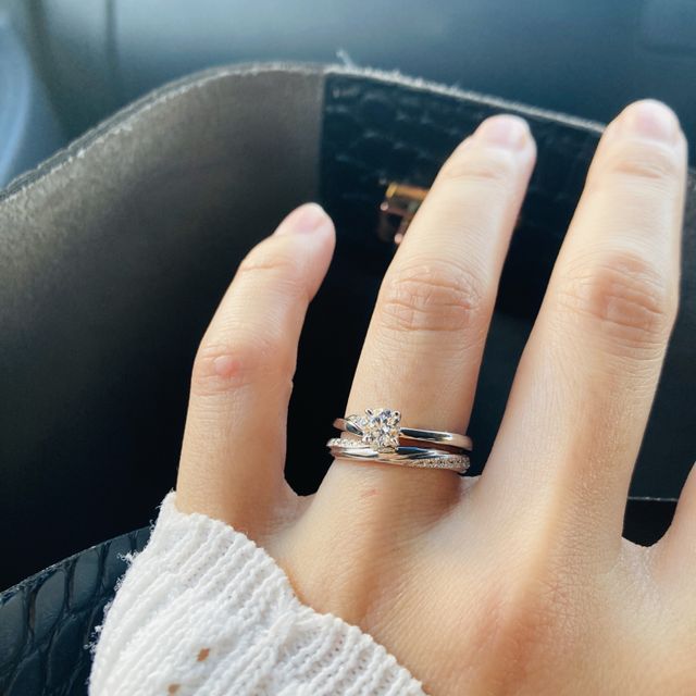 【銀座ダイヤモンドシライシの口コミ】 ダイヤモンドのラインが入っている指輪を探していて
こちらを紹介してもら…