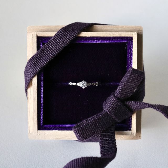 【鶴(mikoto)の口コミ】 彼氏に婚約指輪をいただきました。オーダーメイドで作ったとのことでとて…