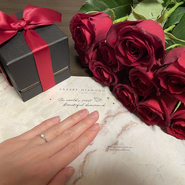 【ラザール ダイヤモンド(LAZARE DIAMOND)の口コミ】 シンプルだけど、綺麗な王道の婚約指輪のデザインだから。他の店にもある…