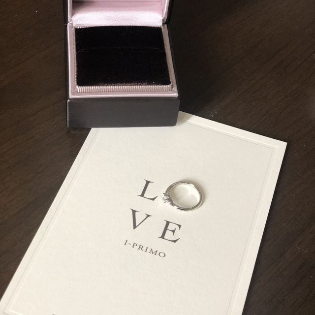 【アイプリモ(I-PRIMO)の口コミ】 結婚指輪とセットでつけられるような婚約指輪を探していましたが、単体で…