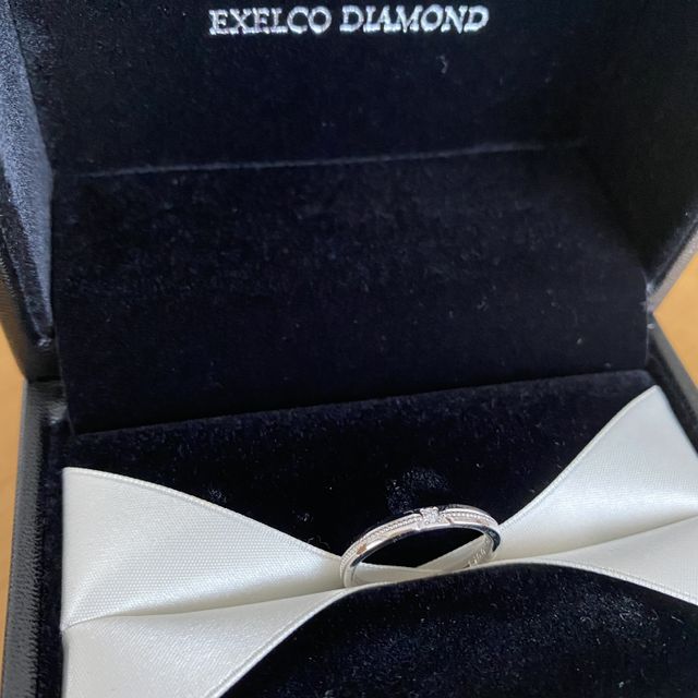 【エクセルコダイヤモンド(EXELCO DIAMOND)の口コミ】 結婚10周年の記念として購入していただきました。
既存の指輪とも合わせや…