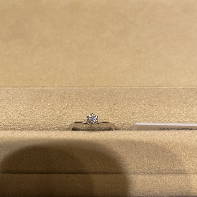 【TRECENTI(トレセンテ)の口コミ】 まずはデザインに一目惚れでした。実際に色々な角度で見てみると、ダイヤ…