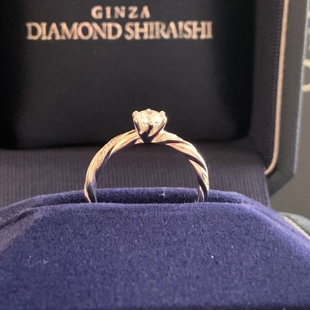 【銀座ダイヤモンドシライシの口コミ】 ダイヤモンド自身の輝きや、デザイン、接客の良さで購入を決意しました。…