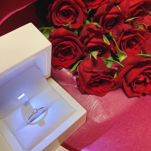 【杢目金屋(もくめがねや)の口コミ】 ちょっと予算オーバーでしたが、桜ダイヤモンドとデザインがとても可愛ら…