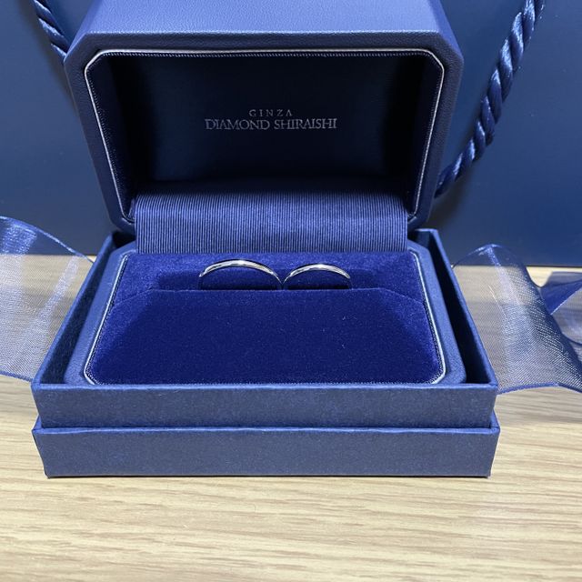 【銀座ダイヤモンドシライシの口コミ】 薄くて細めでシンプルなものを探しており、また金額もリーズナブルでした…