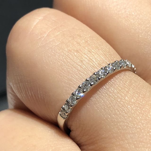 【エクセルコダイヤモンド(EXELCO DIAMOND)の口コミ】 日本人女性が日常的につけて違和感ない、細身のデザイン。
非常に輝きの良…