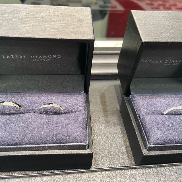 【ラザール ダイヤモンド(LAZARE DIAMOND)の口コミ】 指輪の耐久性やプラチナの重みにこだわりました。どちらも、鍛造製法で作…