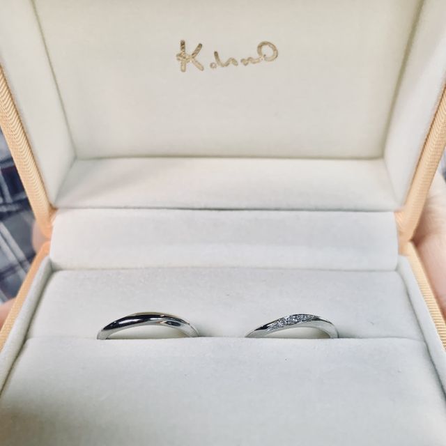 【ケイウノ ブライダル(K.UNO BRIDAL)の口コミ】 緩やかなウェーブデザインのリングで、とても指馴染みの良いリングです。
…