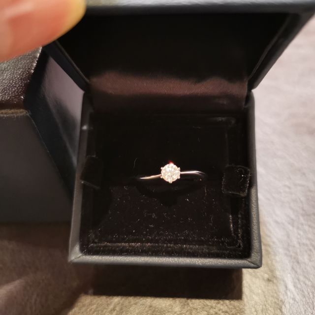 【TRECENTI(トレセンテ)の口コミ】 プラチナのチポーナ婚約指輪今日買いにきました。店スタッフとても親切で…