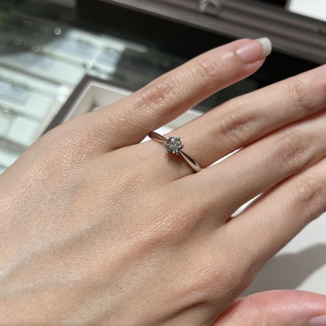 【アイプリモ(I-PRIMO)の口コミ】 イヤーモデルという点が気に入りました。
メレダイヤが入っているため横か…