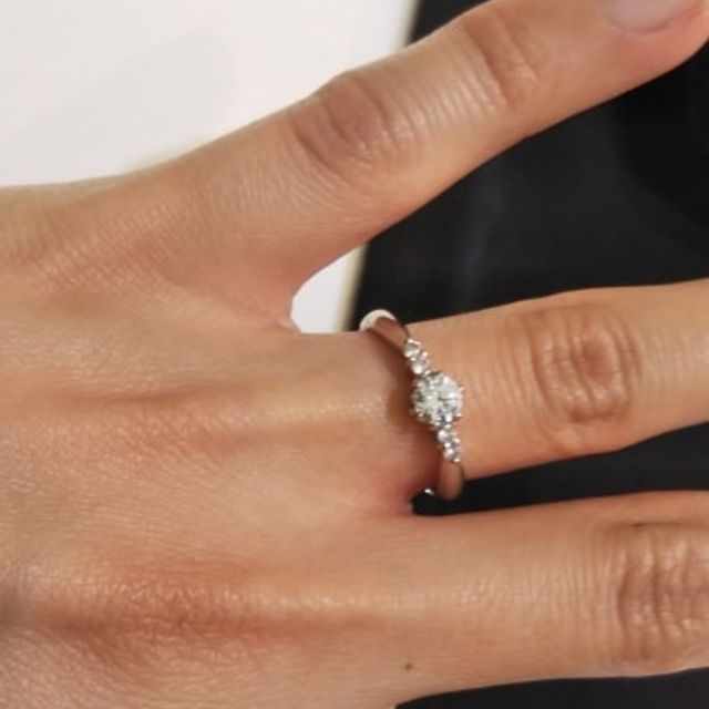 【GALA JEWELRY(ガラジュエリー)の口コミ】 最初は予算の都合上ダイヤモンドが一石のエンゲージリングを希望していま…