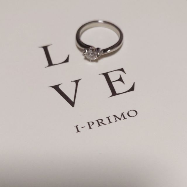【アイプリモ(I-PRIMO)の口コミ】 両サイドにダイヤモンドがついていて、キラキラしていて可愛かったです。
…