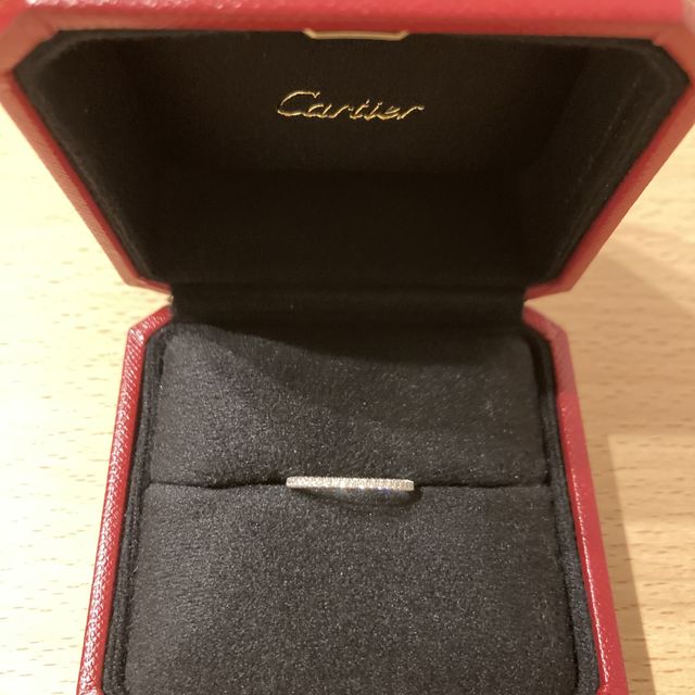 【カルティエ(Cartier)の口コミ】 細身のエタニティリングを10種類以上実際に試着して検討しましたが、カル…