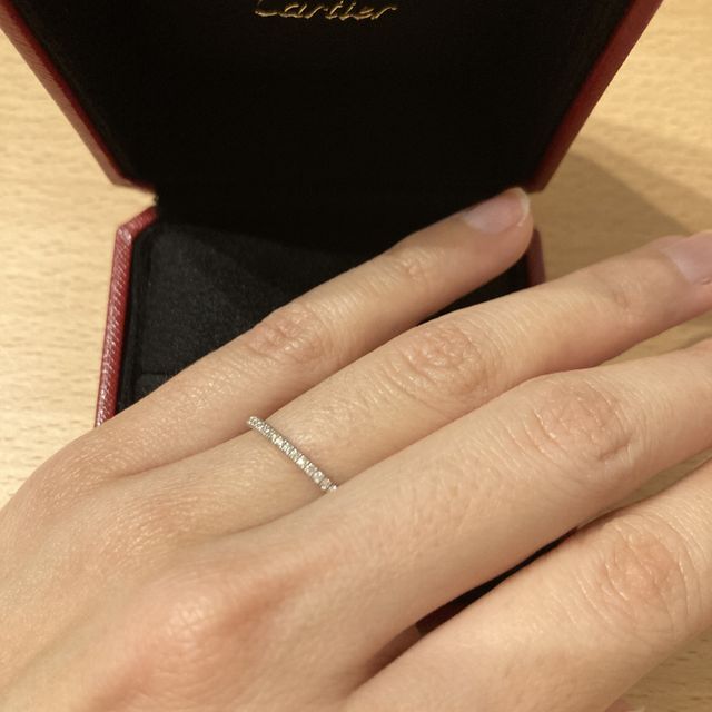 【カルティエ(Cartier)の口コミ】 細身のエタニティリングを10種類以上実際に試着して検討しましたが、カル…