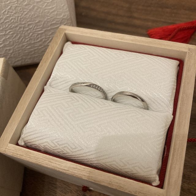 【TOMOE(トモエ)の口コミ】 新婦　巴　16号
新郎　対極　10号
で購入しました。

結婚指輪を選ぶとき…