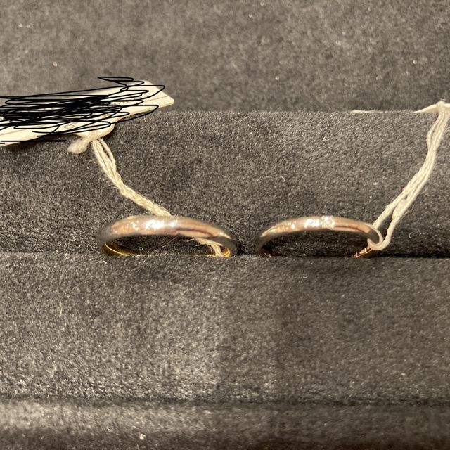 【ケイウノ ブライダル(K.UNO BRIDAL)の口コミ】 指輪のデザインはストレートタイプです。
プラチナ950です。
新婦用にはダ…