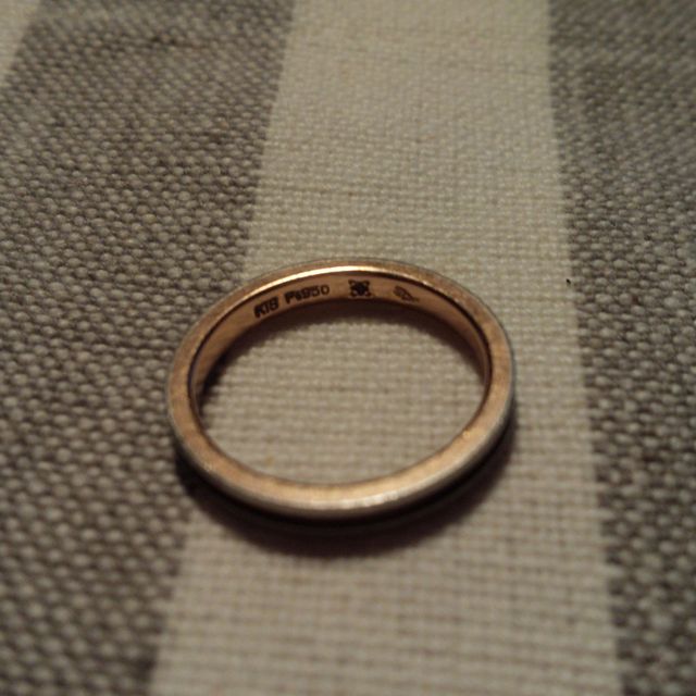 【Sirena Azzurro(セイレーン アズーロ)の口コミ】 男女でデザインが少し違っていて女性のものはダイアが入っています。内側…