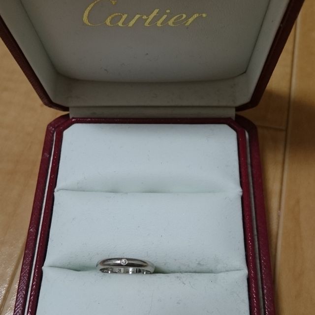 【カルティエ(Cartier)の口コミ】 シンプルで、飽きがこないデザインで気に入っています。プラチナは初めて…