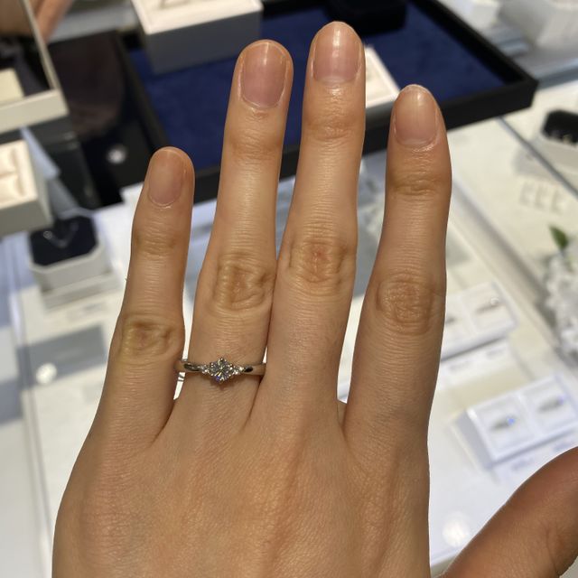 【4℃ BRIDAL(ヨンドシーブライダル)の口コミ】 初めて試着した婚約指輪でしたが、自分のイメージしていた指輪に近かった…