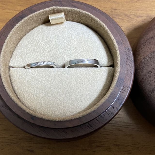 【COLANY(コラニー)の口コミ】 婚約指輪がコラニーだったので、同じブランドに合わせました。婚約指輪と…