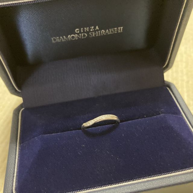 【銀座ダイヤモンドシライシの口コミ】 指が短いので、うねりのあるデザインにしました。普段、指輪やネックレス…