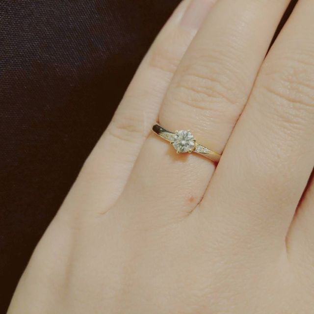 【RosettE(ロゼット)の口コミ】 ダイヤモンドのみ選んで、リングは彼女に選んで貰いました。
派手過ぎず、…