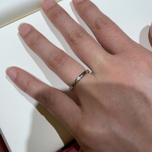 【カルティエ(Cartier)の口コミ】 シンプルで一粒ダイヤが綺麗に輝いてる所が良かったです。
普段毎日付ける…