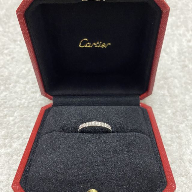 【カルティエ(Cartier)の口コミ】 使い勝手も考慮し初めからハーフエタニティを探しました。しかしこちらの…