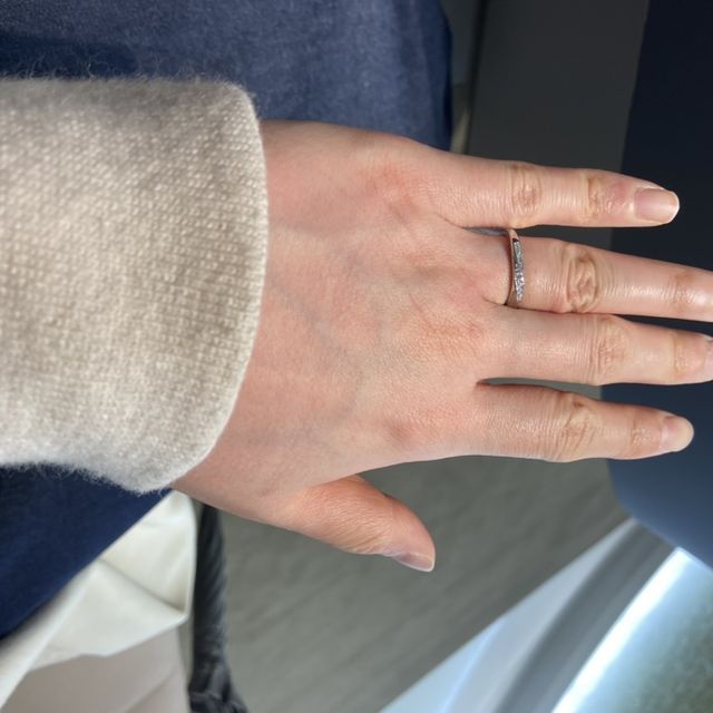 【4℃ BRIDAL(ヨンドシーブライダル)の口コミ】 裏面までウェーブが付いた、最新のデザインで可愛かった。ダイヤが程よく…