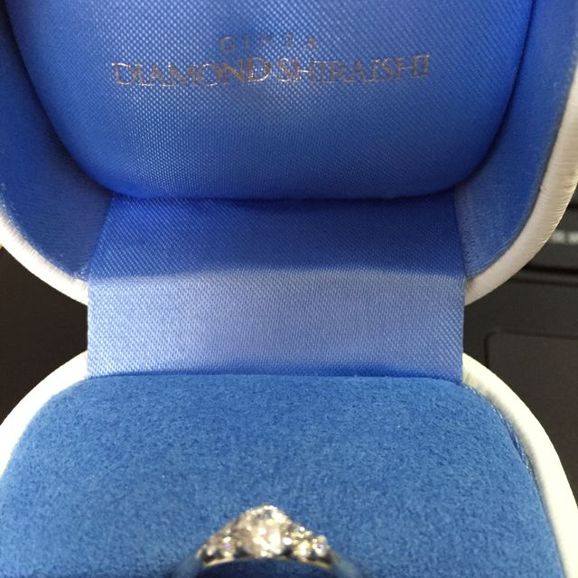 【銀座ダイヤモンドシライシの口コミ】 まずダイヤから決めて、指輪のデザインを決めました。店員さんに「このダ…