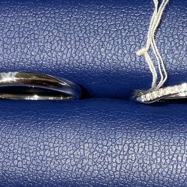 【銀座ダイヤモンドシライシの口コミ】 ウェーブデザイン、ダイヤモンドありでふっくらした指でもきれいに見せて…