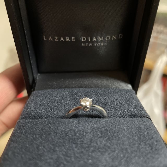 【ラザール ダイヤモンド(LAZARE DIAMOND)の口コミ】 相手の事を考えると、とても華やかな人で、綺麗で可愛い物が好きなので、…