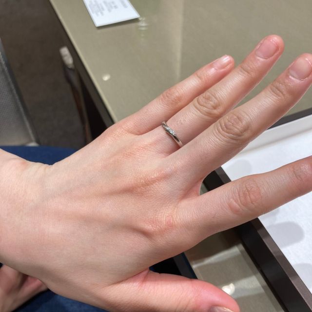 【アイプリモ(I-PRIMO)の口コミ】 指輪のデザインは北斗七星をイメージしたデザインのようでウェーブ型にな…