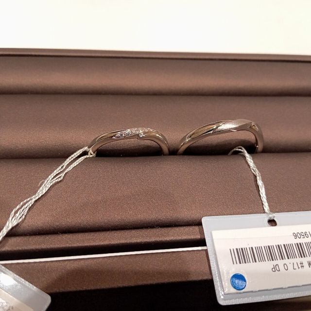 【アイプリモ(I-PRIMO)の口コミ】 指輪のデザインは北斗七星をイメージしたデザインのようでウェーブ型にな…