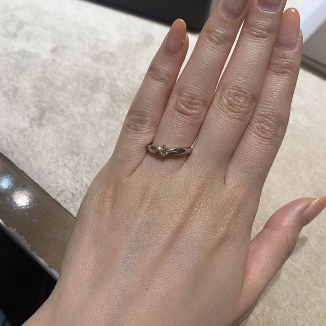 【ブルガリ(BVLGARI)の口コミ】 王道の婚約指輪という感じでとても気に入りました。
ブルガリらしいボリュ…