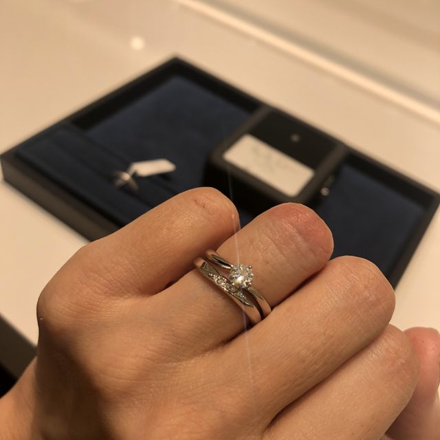 【4℃ BRIDAL(ヨンドシーブライダル)の口コミ】 普段指輪はめったに着けないため、サイズや合う形が分からないままショッ…