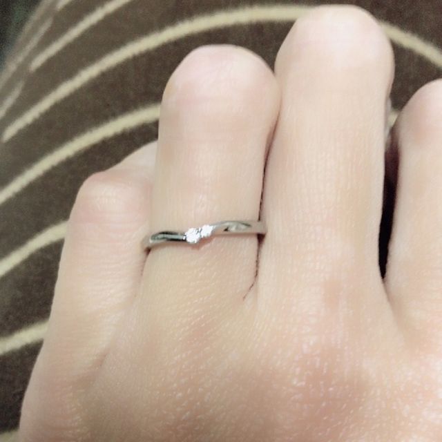 【銀座ダイヤモンドシライシの口コミ】 華奢なデザインが細めの指にフィットして指も綺麗に見えるのでとても気に…
