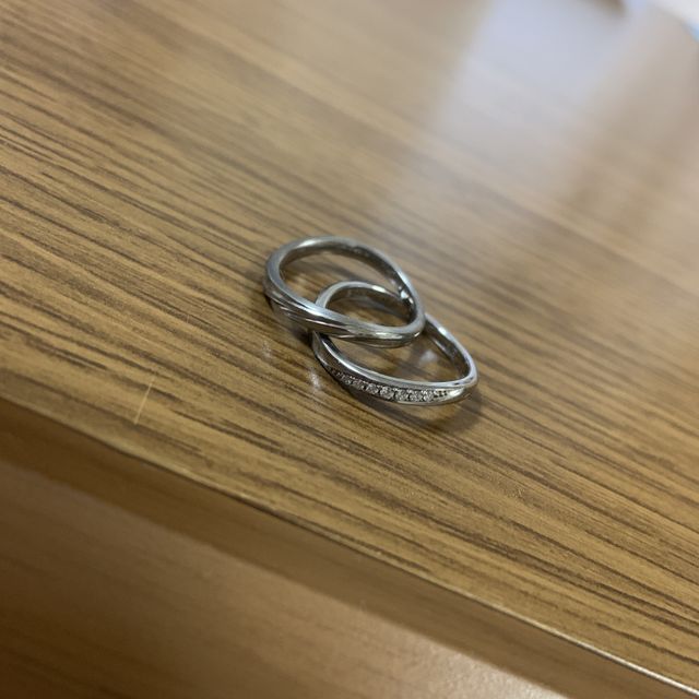 【Aroode(アローデ)の口コミ】 指輪の決めては1番は素材(チタン)です。旦那も私も指輪をするのが不慣れな…