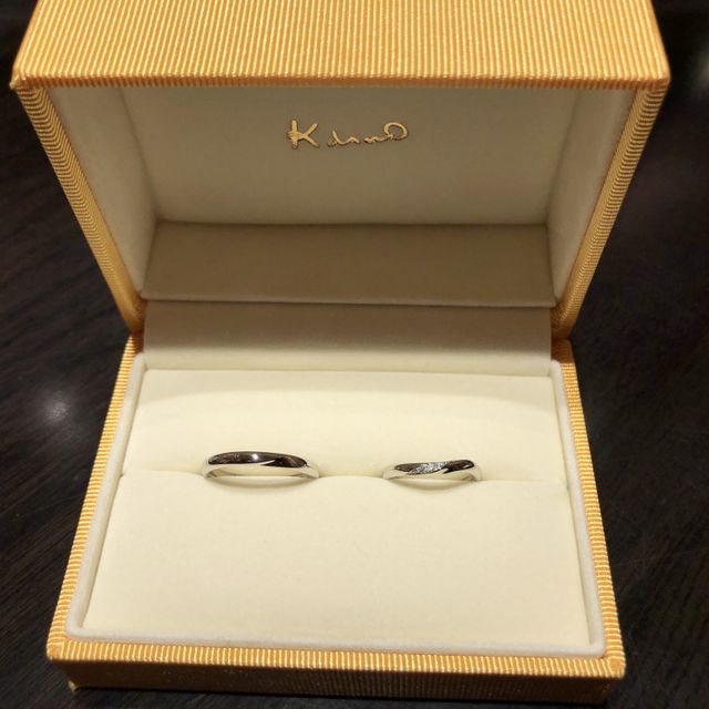 【ケイウノ ブライダル(K.UNO BRIDAL)の口コミ】 予算内で1番好きなデザインのものを選びました。
メンズはストレートが条…