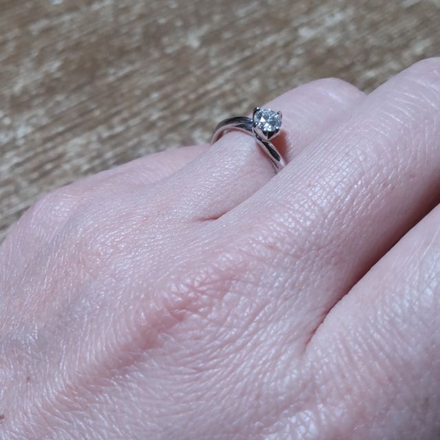 【銀座ダイヤモンドシライシの口コミ】 リングのデザインが多くて、かなり迷います！でも、予算内で丁寧に探して…