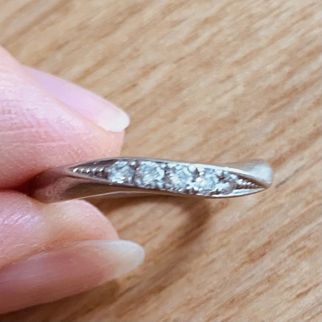 【GALA JEWELRY(ガラジュエリー)の口コミ】 ネットで口コミを見て、予約して行きました。
婚約指輪はすでに持っていた…